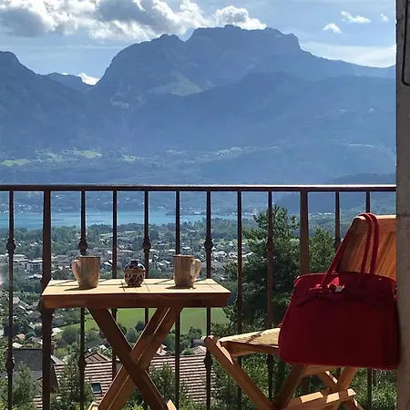 Pensión Les O D'annecy 4*